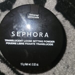 The SEPHORA COLLECTION Translucent Setting Powder is a light, translucent